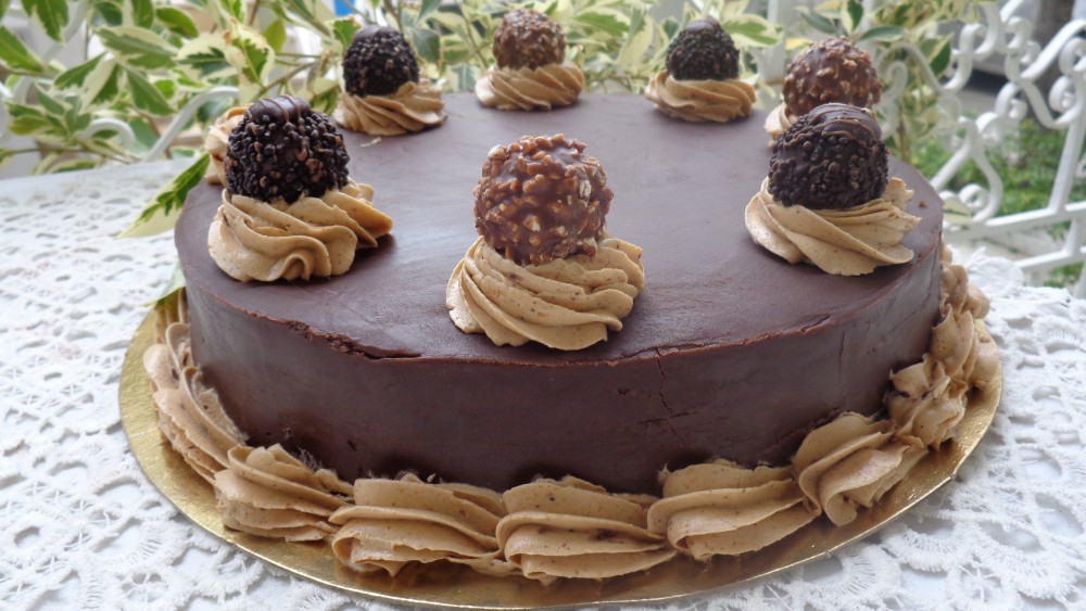 Recette Facile | Recette du gâteau noisette chocolat au ferréro rocher