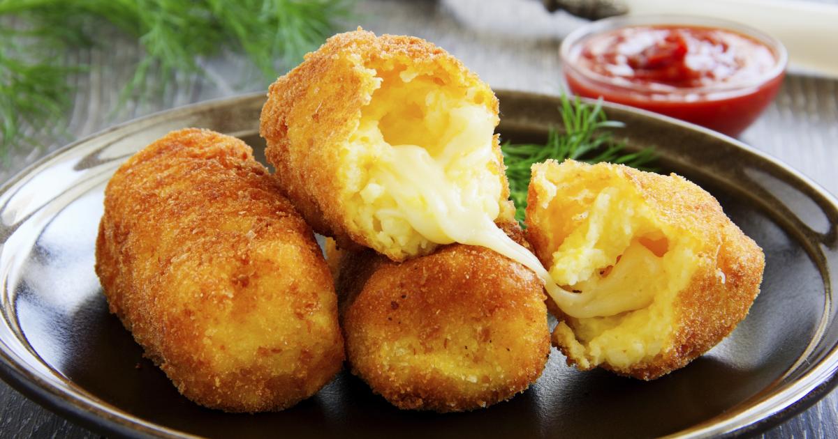 Recette Facile | Recette des Galettes de pommes de terre farcies au fromage en sauce blanche