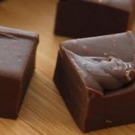VOICI COMMENT PRÉPARER UN DÉLICIEUX FUDGE TRÈS FACILEMENT EN SEULEMENT 10 MINUTES