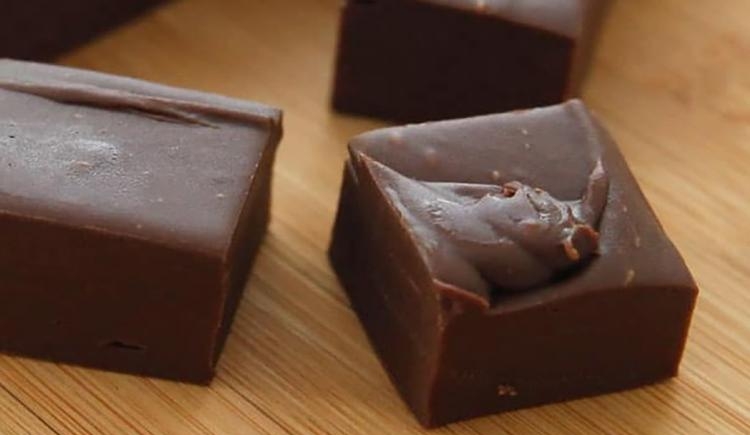Recette Facile | VOICI COMMENT PRÉPARER UN DÉLICIEUX FUDGE TRÈS FACILEMENT EN SEULEMENT 10 MINUTES
