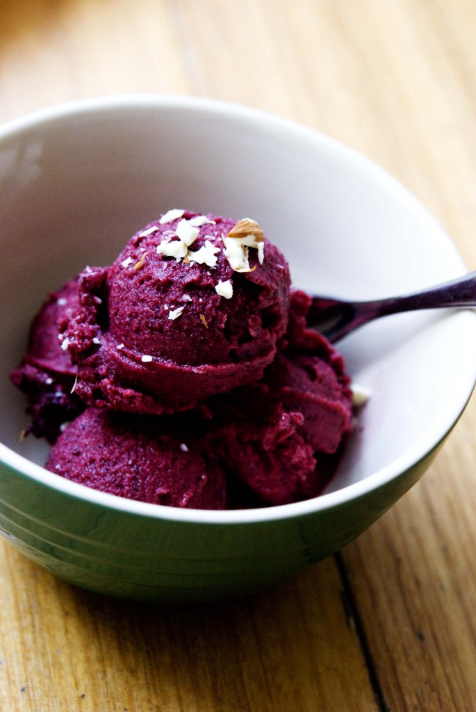 Recette Facile | Glace crémeuse aux mûres Recette Facile | Glace crémeuse aux mûres