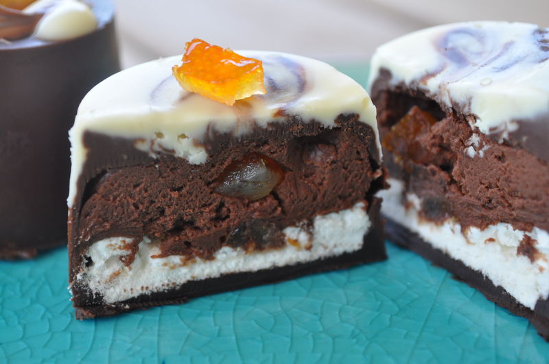 Recette Facile | Bouchées marbrées chocolat orange sur coussin de meringue
