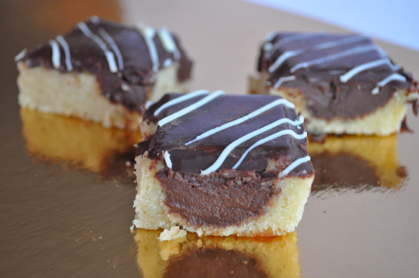 Recette Facile | Fondant aux amandes, inserts de ganache et coque chocolatée