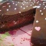 Gâteau au chocolat fourré framboises