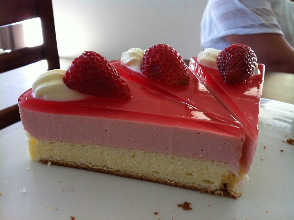 Recette Facile | SUCCULENT PAVÉ AUX FRAISES :  Gâteaux mousse ultra délice :)