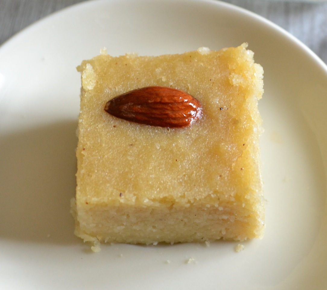 Recette Facile | Carrés de semoule, amandes-fleur d'oranger